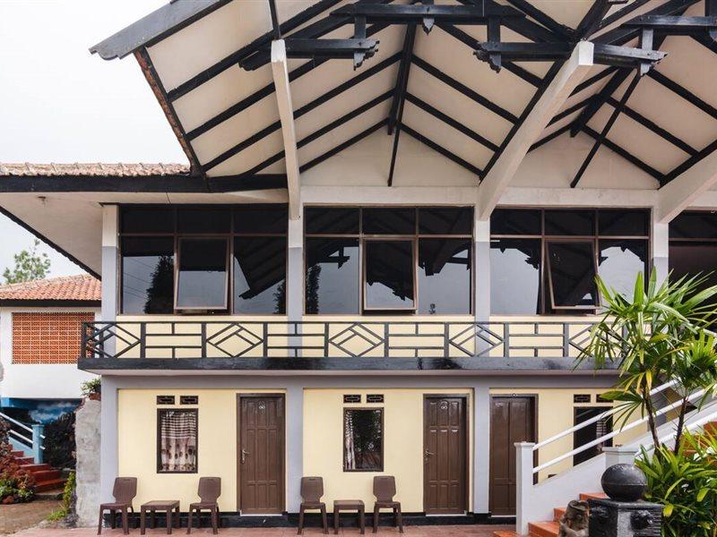 Oyo 1852 Intan Bromo Homestay Pasuruan Bagian luar foto