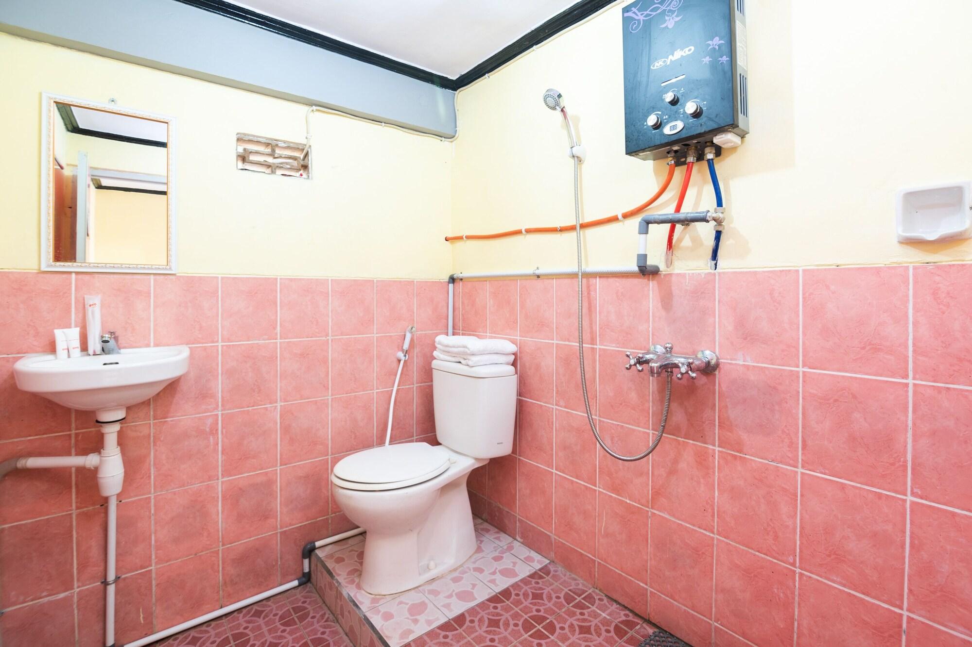 Oyo 1852 Intan Bromo Homestay Pasuruan Bagian luar foto