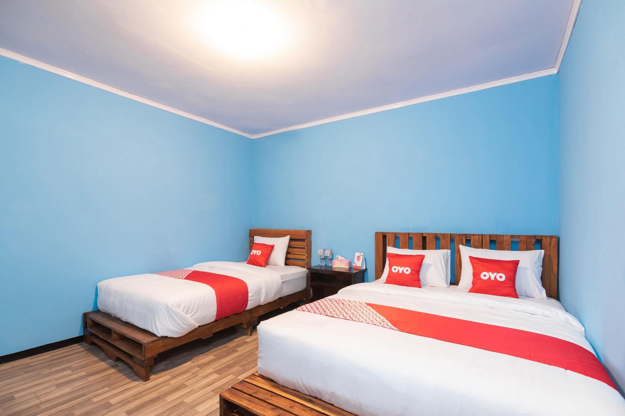 Oyo 1852 Intan Bromo Homestay Pasuruan Bagian luar foto