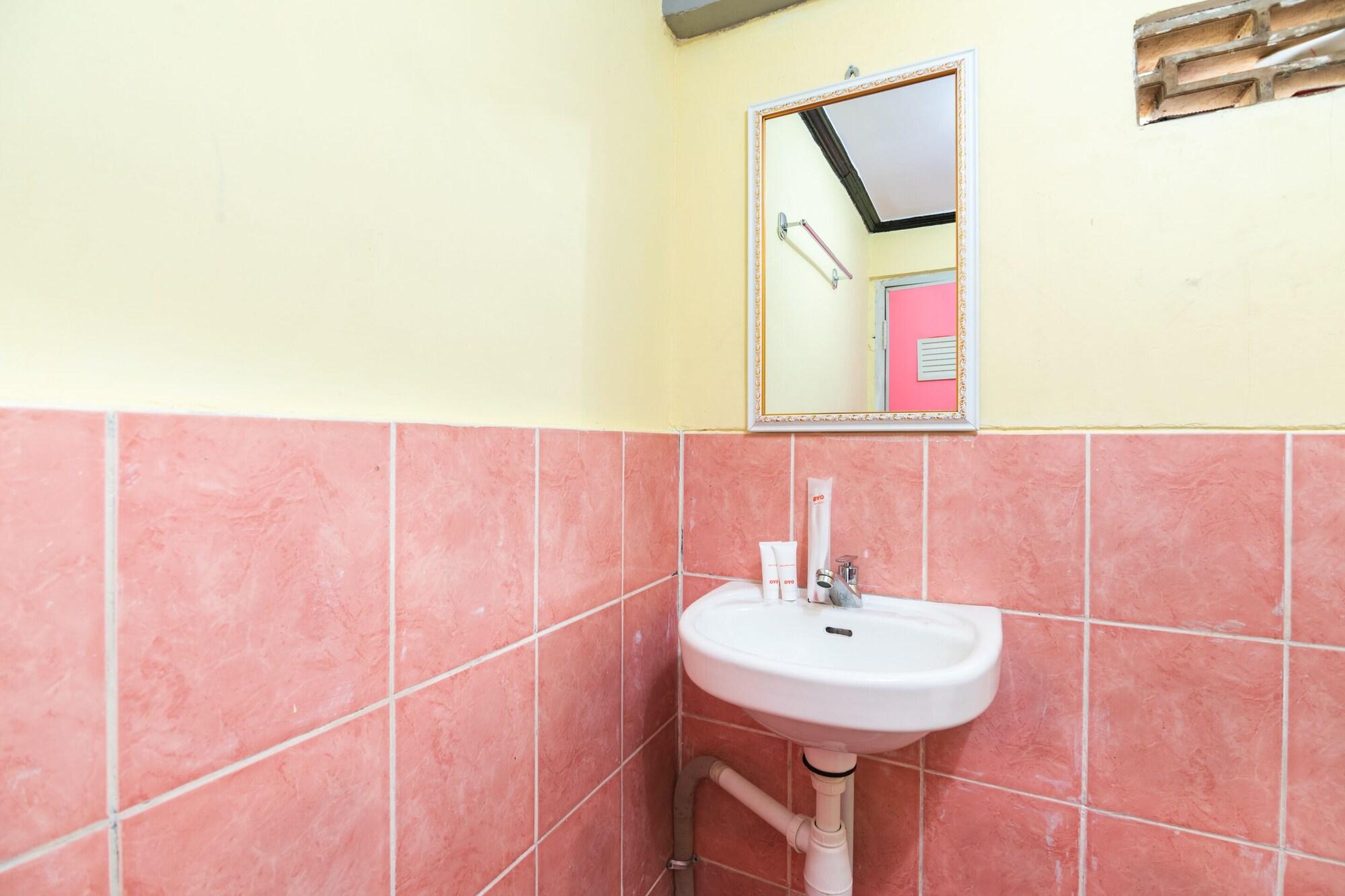 Oyo 1852 Intan Bromo Homestay Pasuruan Bagian luar foto