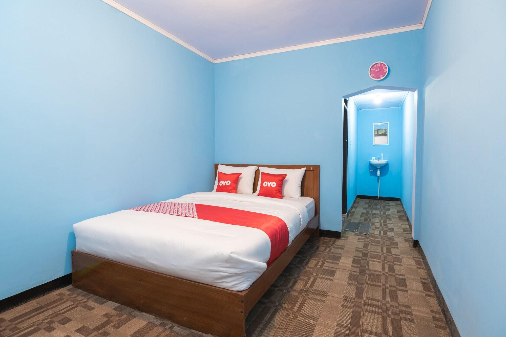 Oyo 1852 Intan Bromo Homestay Pasuruan Bagian luar foto