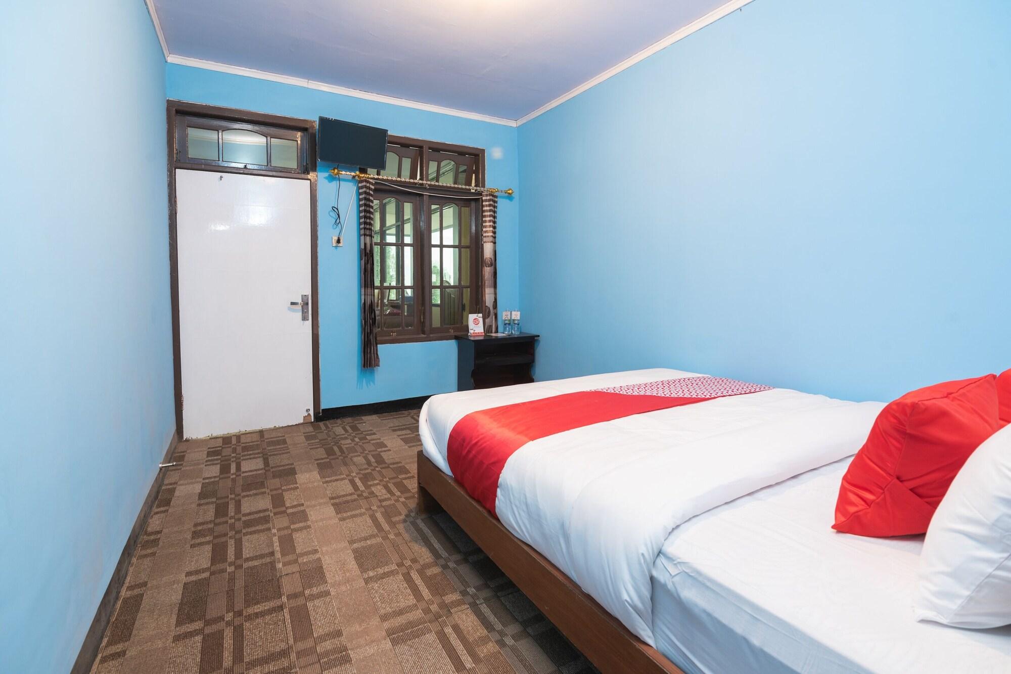 Oyo 1852 Intan Bromo Homestay Pasuruan Bagian luar foto