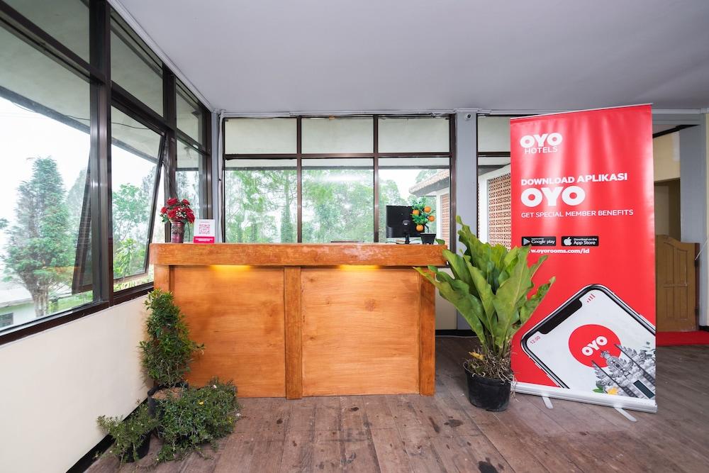 Oyo 1852 Intan Bromo Homestay Pasuruan Bagian luar foto