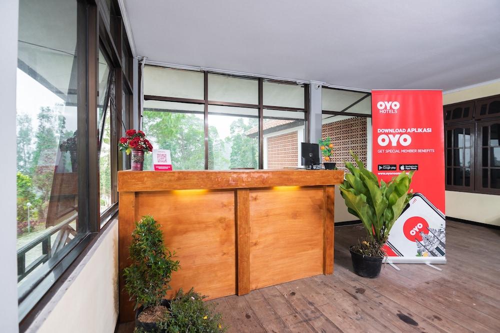 Oyo 1852 Intan Bromo Homestay Pasuruan Bagian luar foto