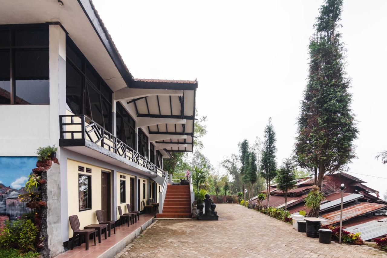 Oyo 1852 Intan Bromo Homestay Pasuruan Bagian luar foto