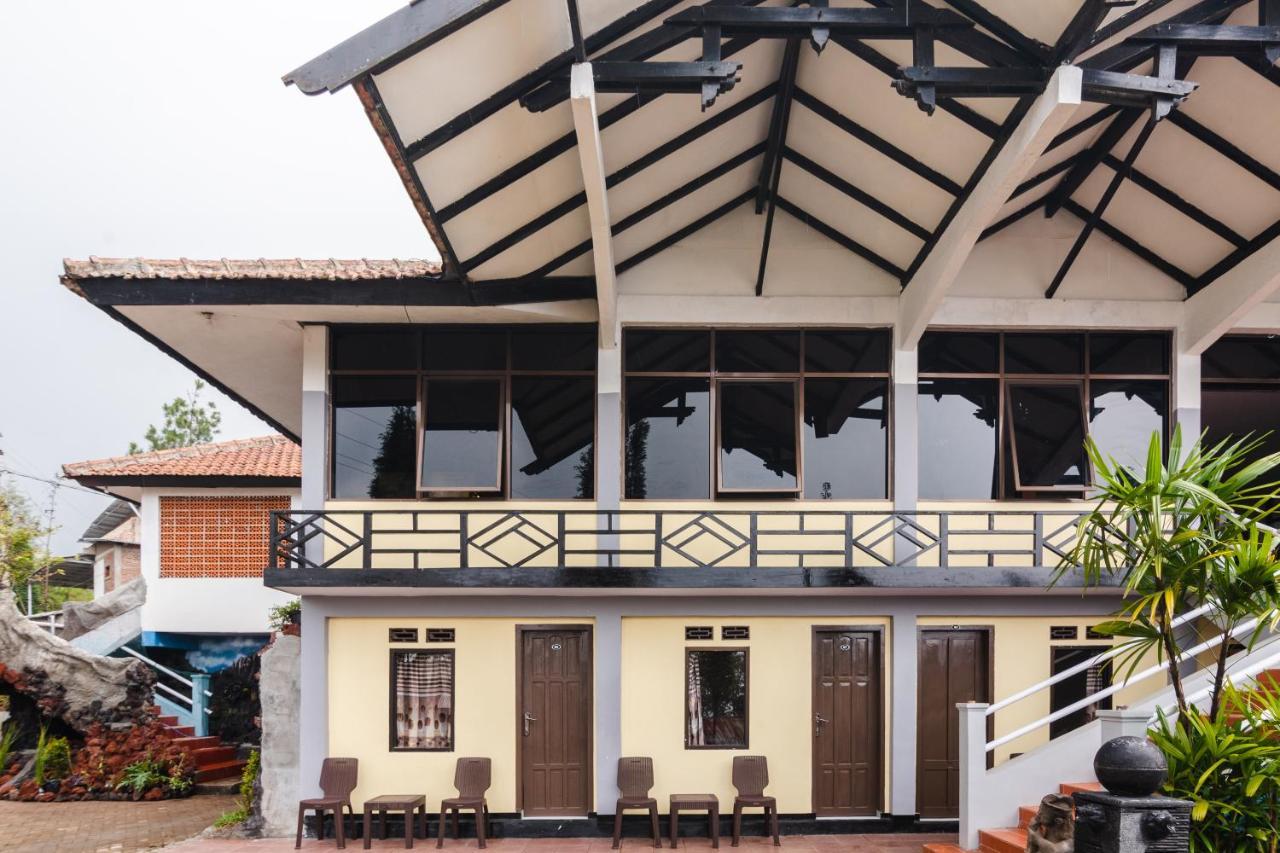 Oyo 1852 Intan Bromo Homestay Pasuruan Bagian luar foto