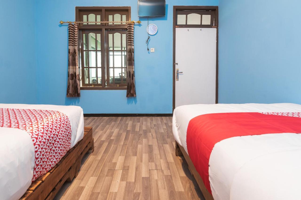 Oyo 1852 Intan Bromo Homestay Pasuruan Bagian luar foto